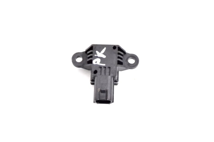 Senzor de impact st&acirc;nga față FORD FIESTA VI 2015 OEM: DG13-14C676-AA 14183259