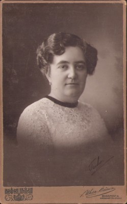 HST P2/688 Poză femeie studio Uher Odon Budapest foto