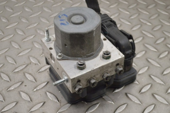 Pompa ABS INFINITI Q30 2016 OEM: A0914310000 15464443
