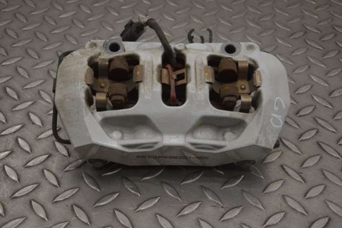 Etrier de fr&acirc;nă dreapta spate PORSCHE Taycan 2021 OEM: 9J1615404Q 21333518