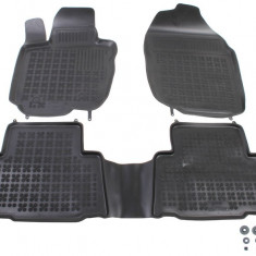 Set covorase auto din cauciuc Toyota RAV 4 2006-2012, 5-usi, wersja EU , presuri tip tavita marca Rezaw Plast