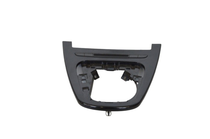 Ornament consola centrală CHRYSLER YPSILON 2013 OEM: 735486337 25987044