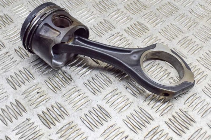 Piston MERCEDES-BENZ E W211 2008 OEM: A6420305220,A6420302617 21335871