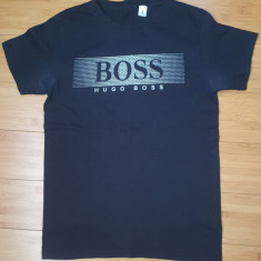 Tricou barbat la baza gatului Hugo Boss bumbac negru SMALL purtat