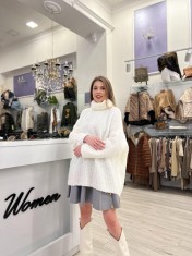 Bluza dama alba tricotata cu gat inalt