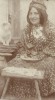 P1803N Țigancă cu salbă de galbeni d&acirc;nd &icirc;n cărți sub privirea unei pisici, cca anii 1910-1920