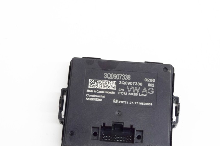 Modul de control far AUDI A3 Sportback 8VA, 8VF 2018 OEM: 3Q0907338,A2C9863120950 | 20229461