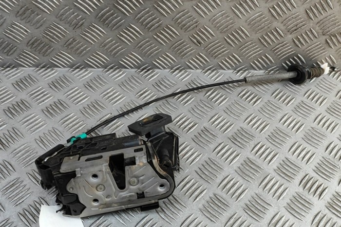 &Icirc;ncuietoare ușă dreapta față AUDI Q3 Sportback F3N 2024 OEM: 5TB837016E | 31854786