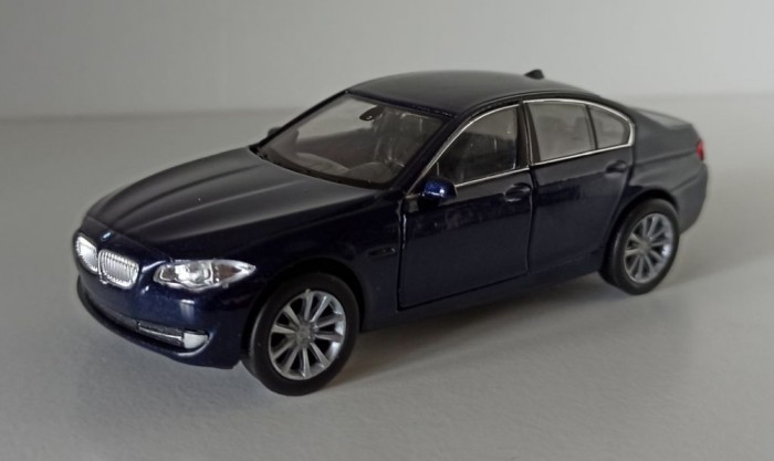 Macheta BMW 535i seria 5 (F10) 2010 albastru - Welly 1/36