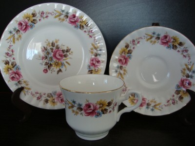 SET / SERVICIU MIC DEJUN DIN PORTELAN BONE CHINA ROYAL STAFFORD foto