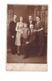 Foto tip CP familie, stampila atelier foto Ploiesti, stare relativ buna, Alb-Negru, Romania 1900 - 1950, Portrete