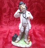 FIGURINA BIBELOU PORTELAN MAT BISCUIT - MEDIC DOCTOR CU STETOSCOP 19 CM