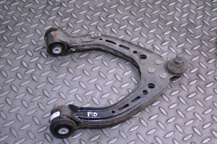 Braț superior dreapta față TESLA MODEL S 2017 OEM: 1043966-00-B 12132458