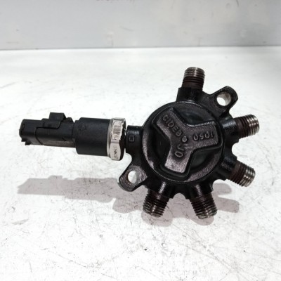 Rampa injectoare Dacia Nissan Renault Suzuki 1.5 dCi foto