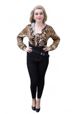 Bluza tinereasca cu design animal-print in nuante negru-maro foto