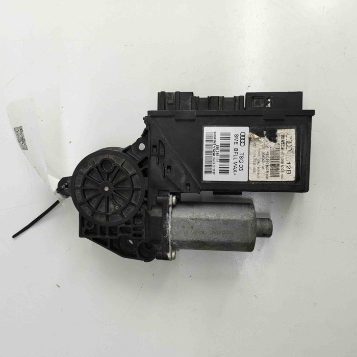 Motor macara geam ușă dreapta față AUDI A8 D3 4E2, 4E8 2005 OEM: 5WK45672,4E1959802B 29019210