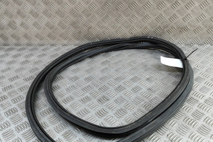 Garnitura ușă dreapta față PORSCHE MACAN DKN 2021 OEM: 95B831721E | 31538489