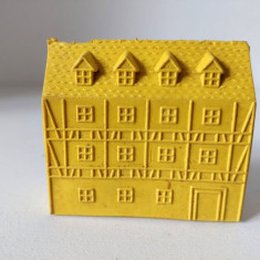 Jucarie vintage casa de cauciuc plin, galben, 5x6x2cm,