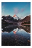Tablou Canvas, "Reflecția v&acirc;rfului &icirc;n apa montană.", Munte, Reflecție, Apus, Cer, Lumină, Lac, Natură, Peisaj, St&acirc;nci, Tranquilitate, 26 x 39 cm, CMCL