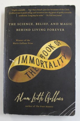 THE BOOK OF IMMORTALITY - THE SCIENCE , BELIEF , AND MAGIC BEHIND LIVING FOREVER by ADAM LEITH GOLLNER , PREZINTA URME DE UZURA SI DE INDOIRE , 2014 foto