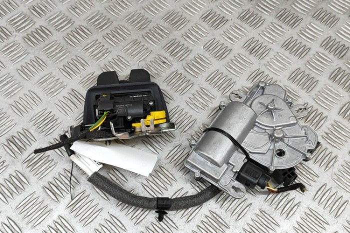 &Icirc;ncuietoare haion AUDI A4 Allroad 8WH, B9 2017 OEM: 4M0827506D,3V5827887B 28841532