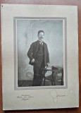 Fotografie pe carton, barbat cu mustata, perioada interbelica