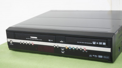 Triplu video recorder HDD DVD si VHS Toshiba RD-XV47 stereo Hi-Fi DEFECT foto