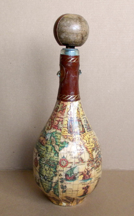 Sticla decorativa imbracata in harta exploratori, artizanat manual anii 60