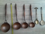 Lot 6 polonic lingura strecuratoare alama rosie galbena vechi vintage decor colectie agatatoare perete