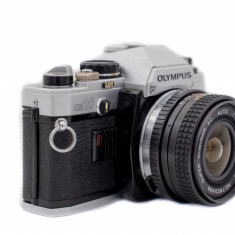 Aparat foto film Olympus OM10 cu Albinar 28mm 2.8
