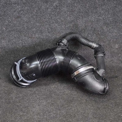 Furtun intercooler dreapta VW JETTA MK6 162, 163 2014 OEM: 1K0129654BF1K0129654BG1K0129656AP 1866456 foto