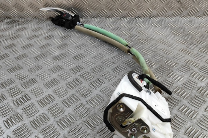 &Icirc;ncuietoare ușă st&acirc;nga spate MAZDA CX-5 KF 2022 OEM: KB9G-73-310 30761091
