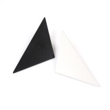 Cercei fashion in contrast argintiu-negru cu forma asimetrica