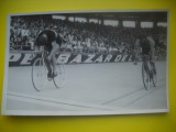 HOPCT 543 B - FOTOGRAFIE VECHE-D= 18/12 CM-SOSIREA LA FINALA -C M CICLISM-SPORT-1947-FOTO AGENTIA ASSOCIATEDPRESS PHOTOS 1947