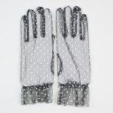 Manusi din plasa cu buline albe