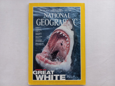 NATIONAL GEOGRAPHIC, APRIL 2000. SHARKS. YEMEN. CHIQUIBUL CAVE. RESEARCH. SAN PE foto