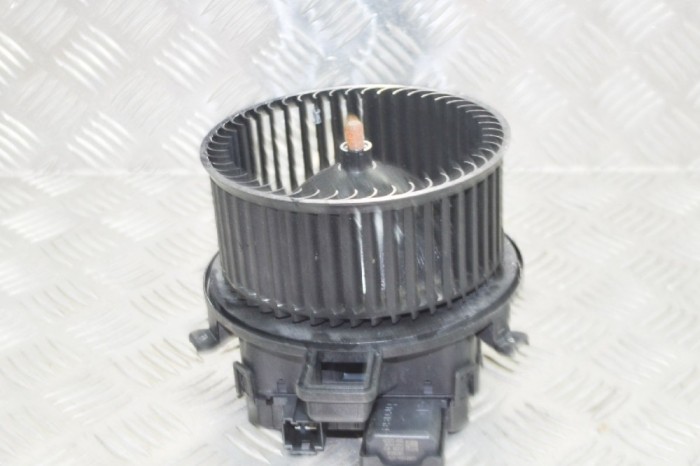 Ventilator aeroterma AUDI A4 8W2, B9 2018 OEM: 4M2820021B,CZ998008,C26871-107 11703074