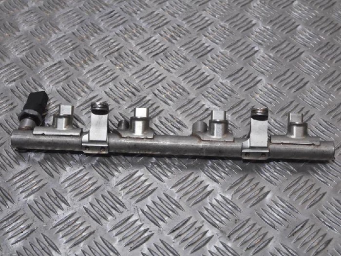 Rampa de combustibil dreapta AUDI Q7 4L 2008 1510041