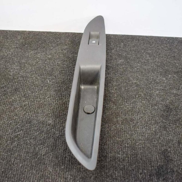 Buton geam ușă dreapta spate OPEL MOKKA / MOKKA X 2017 OEM: 9502552522915110 3825005