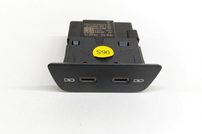 USB VW T-ROC A11 2023 OEM: 2G6035718 25451249