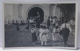 PUTNA , LOCALNICI LA INTRAREA IN MANASTIRE , FOTOGRAFIE FORMAT CARTE POSTALA , 1929