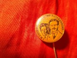 Insigna RDG Pravena Mark Neukirchen - Rosa Luxemburg si K Liebnech asasinati 1919 , d=2cm