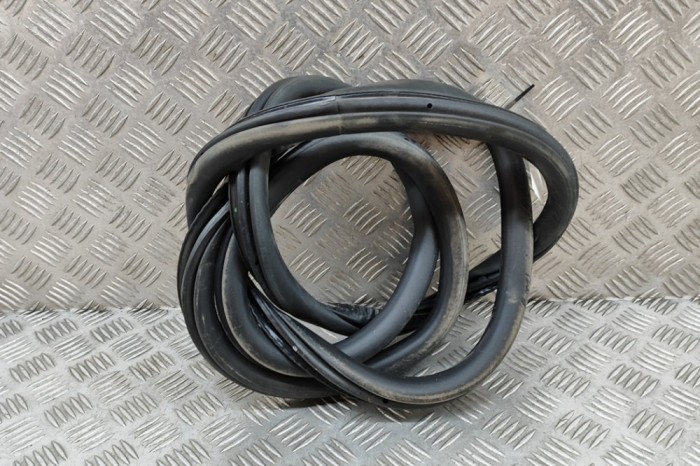Garnitura ușă dreapta spate PEUGEOT 2008 II 2021 OEM: 9825831480 | 28131337