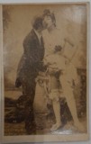 Foto CDV veche, sf sec XIX, joc erotic, erotism de salon, scenă senzuală