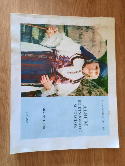 TARA MOTILOR. ALBUM DE ETNOGRAFIE SI FOLCLOR (Trilingv - 1998)