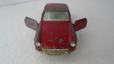 bnk jc Corgi 327 MGB GT foto