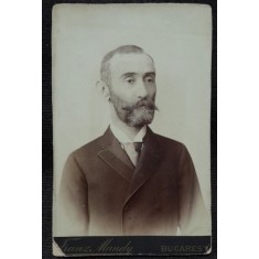 Fotografie pe carton, portret barbat cu barba si mustata, inceput de secol XX