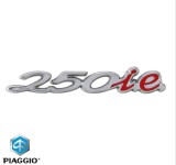 Sigla scris &quot;250 ie&rdquo; torpedo originala Vespa GTS 250 ie ABS Euro 3 (05-16) - Vespa GTS 250 ie Super (08) 4T LC 250cc - montaj pe usita