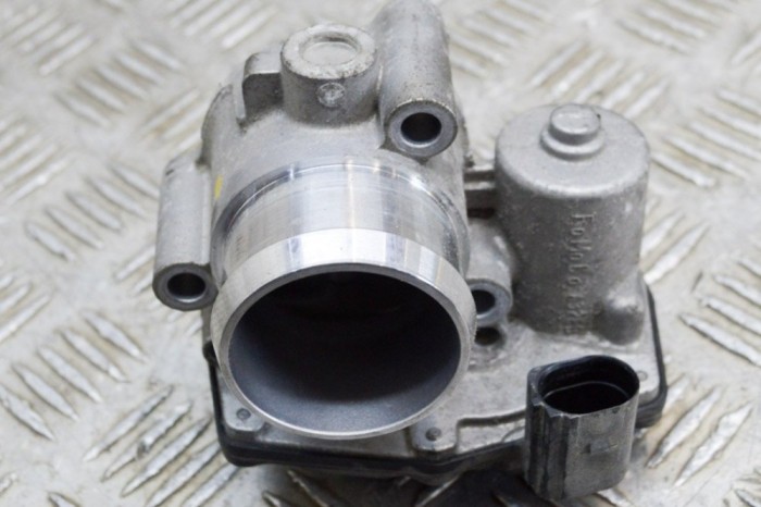 Corp clapetă FORD FIESTA VI 2013 OEM: CM5G-9F991-FA 18105838