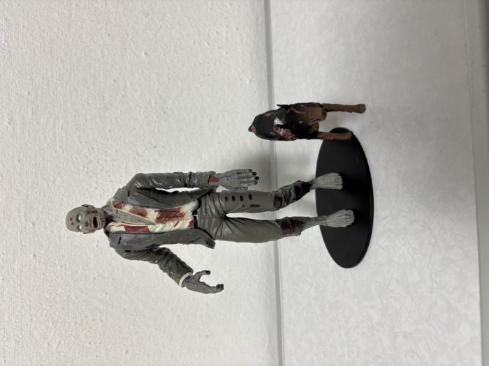 NECA Resident Evil Zombie &amp; Dog